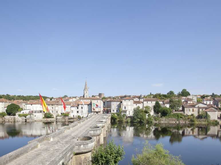 Le vieux pont de Confolens